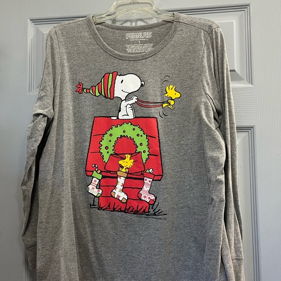 Peanuts Gray Long Sleeve Tee with Snoopy and Woodstock Christmas Design - Picture 1 of 3
